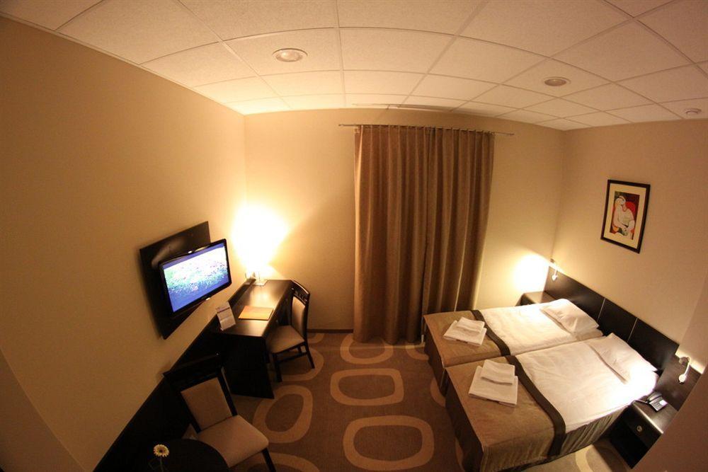 Hotel Picaro Stok Lagow  Bagian luar foto