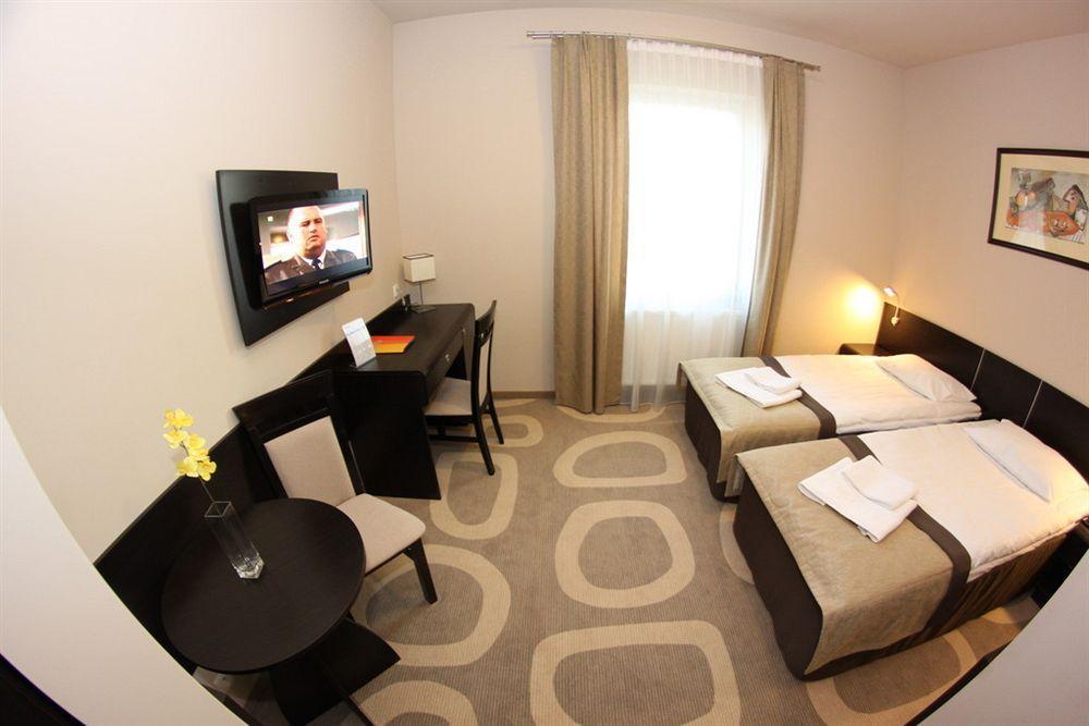 Hotel Picaro Stok Lagow  Bagian luar foto