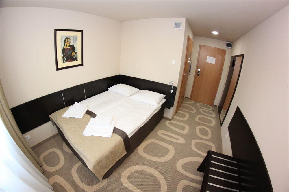 Hotel Picaro Stok Lagow  Bagian luar foto