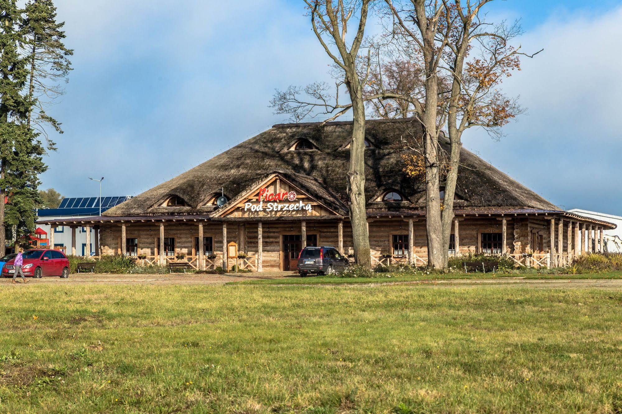 Hotel Picaro Stok Lagow  Bagian luar foto