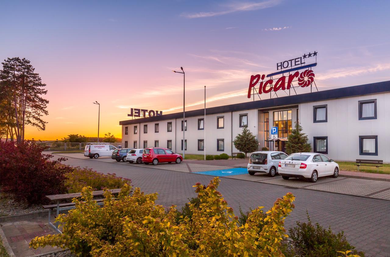 Hotel Picaro Stok Lagow  Bagian luar foto