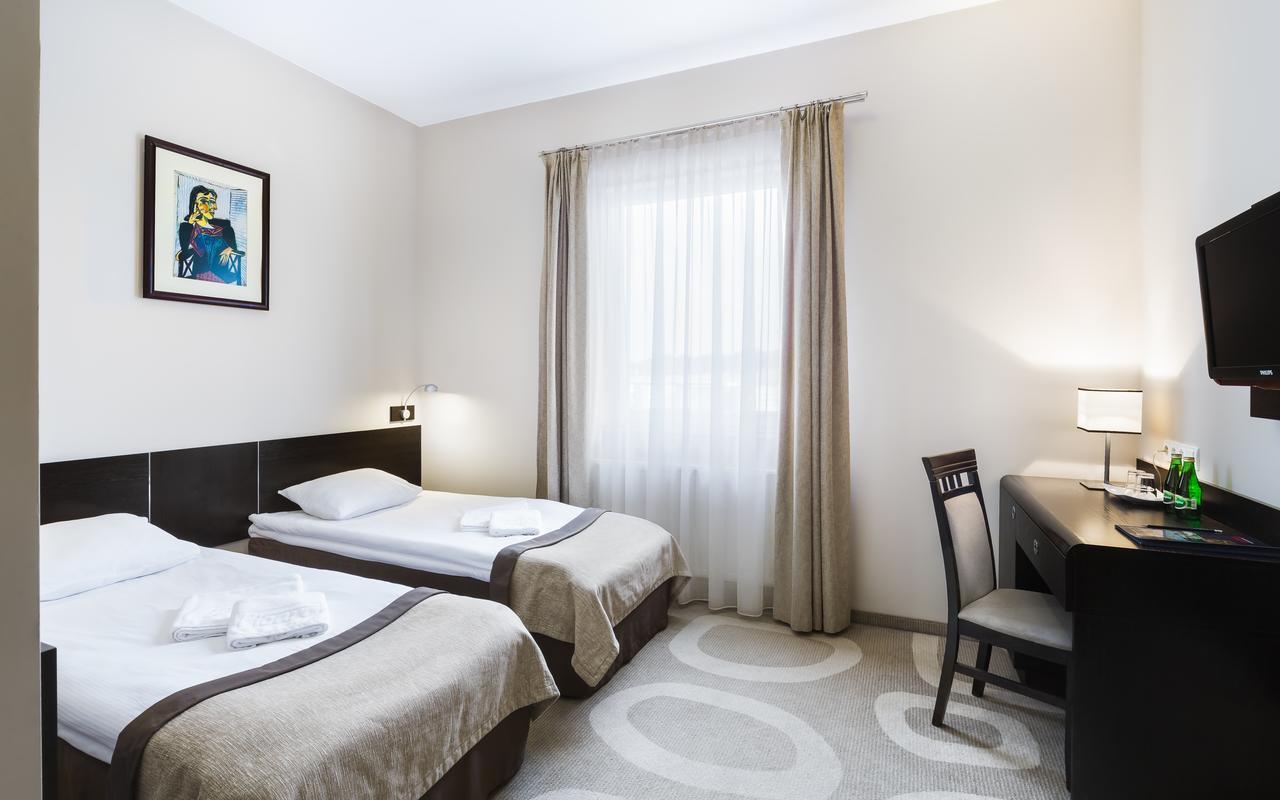 Hotel Picaro Stok Lagow  Bagian luar foto